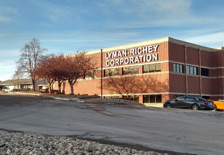 Building Signs in Omaha